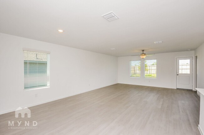 Foto del edificio - 2756 Mistwood Dr