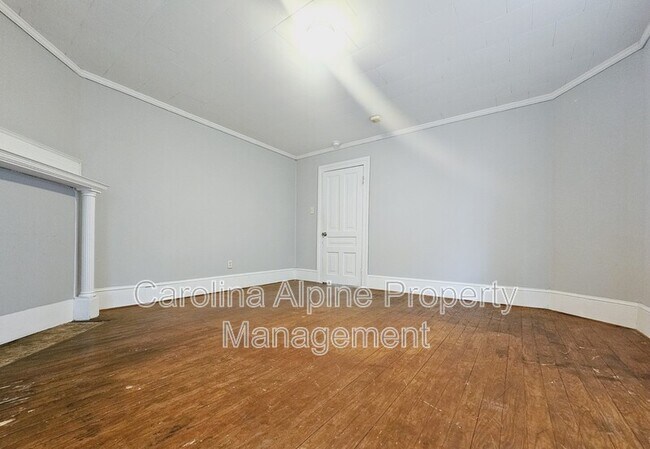 Foto del edificio - 311 S Rowan Ave