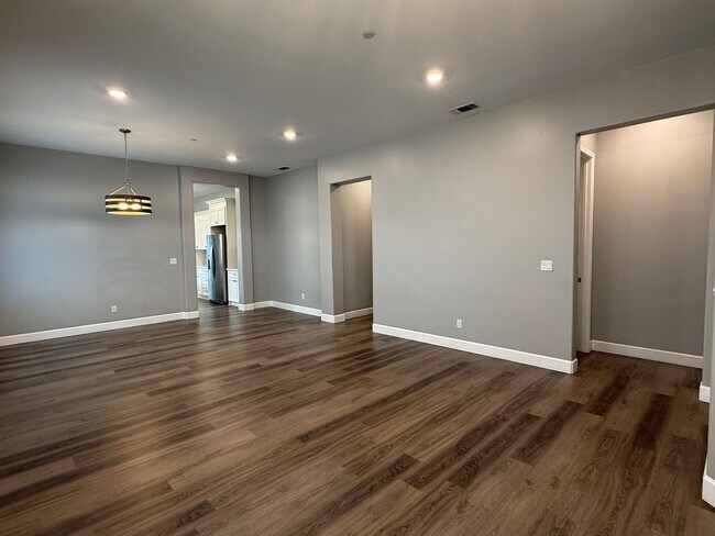 Foto del edificio - Gorgeous 4 Bedroom 3 Bathroom Single Level New Construction Home in Northeast Santa Rosa