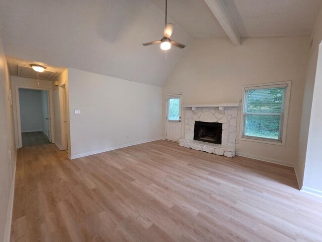 Building Photo - 450 Booth Cir SW