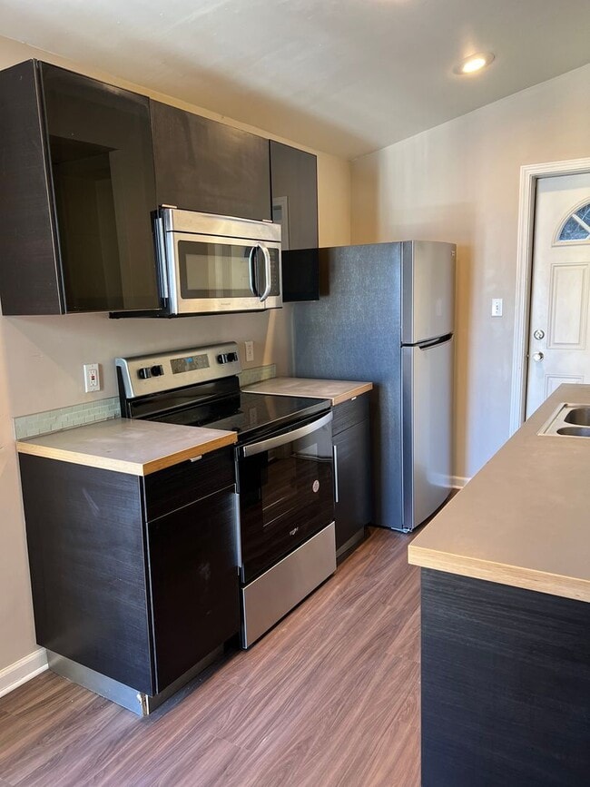 Building Photo - AVAILABLE MAY 2024 - Beautiful, Open-Conce...