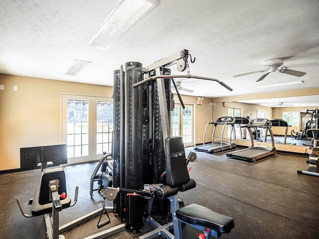 Haz ejercicio en nuestro gimnasio. - Park on Center