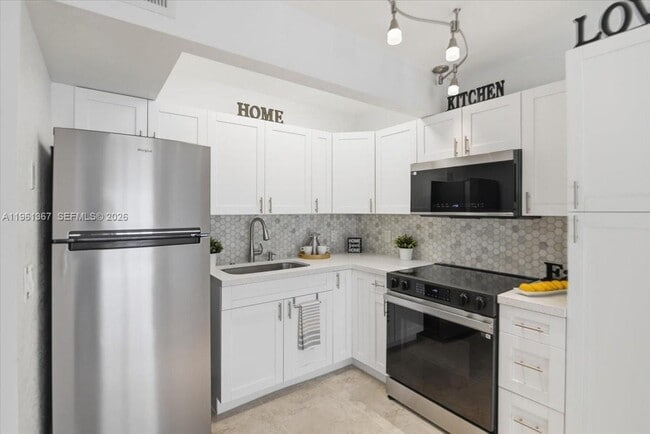 Building Photo - 1400 SW 124th Terrace