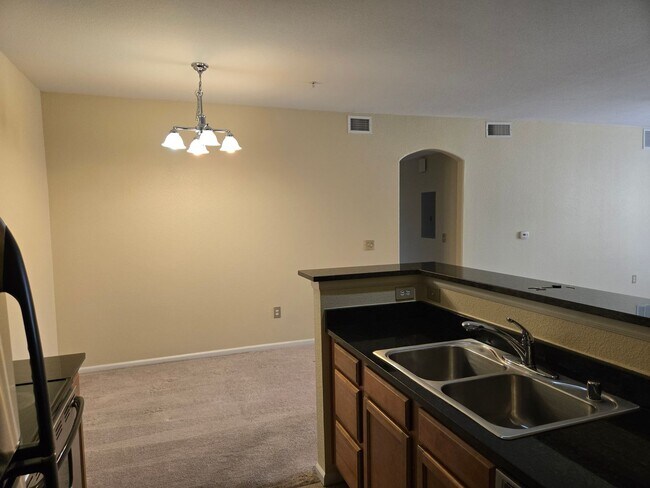 Foto del edificio - Beautiful 2 Bed, 2 bath condo