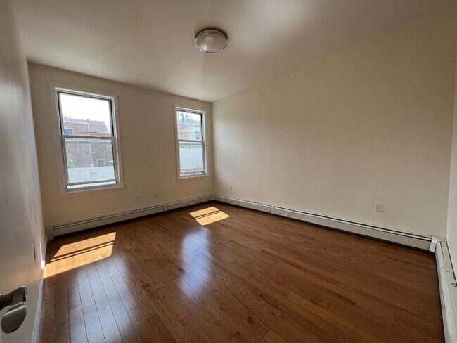 Dormitorio - 8693 15th Ave