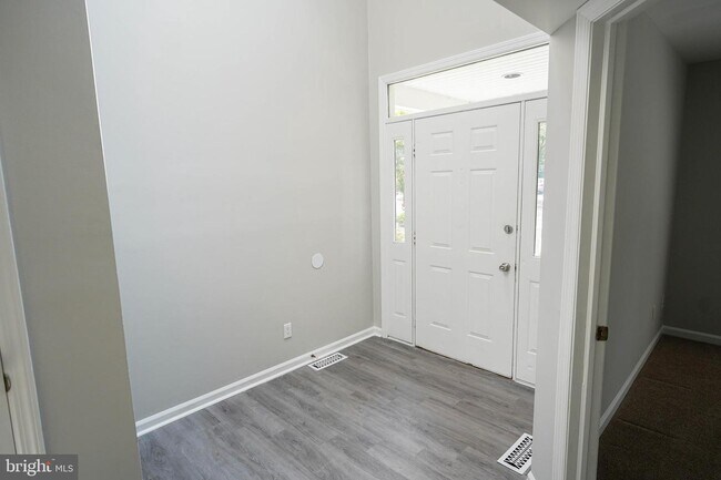 Building Photo - 658 River Oak Ct