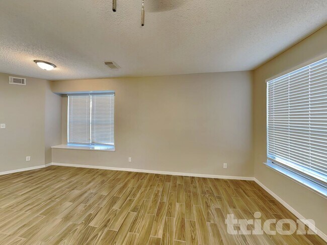 Building Photo - 317 Meandering Way Ct