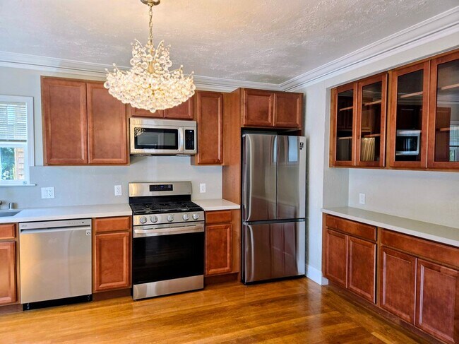 Building Photo - 708 Calmar Ave
