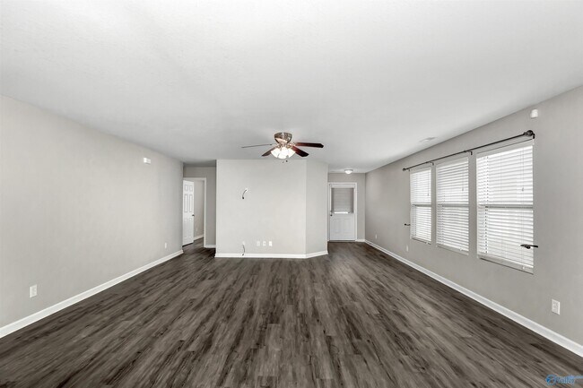 Foto del edificio - 325 Kenneth Blvd NW