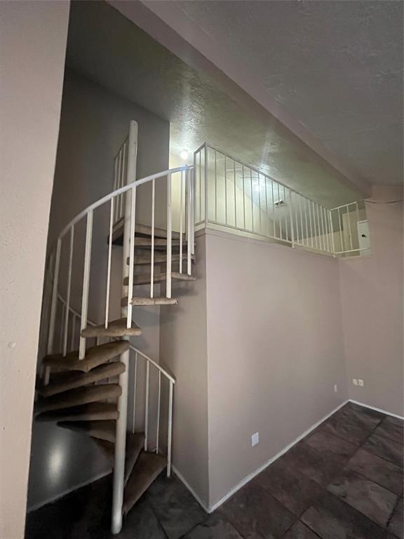 Foto del edificio - 6621 Greenyard Dr