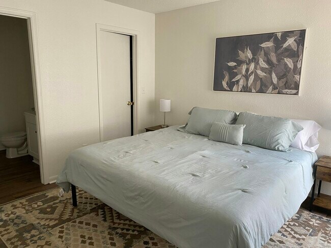 Foto del edificio - 1723 Farm Meadow Dr