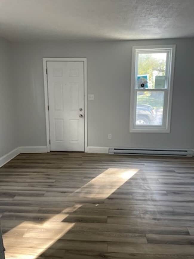 Building Photo - Charming & Updated 3-Bedroom Duplex with M...