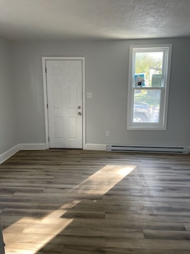 Foto del edificio - Charming & Updated 3-Bedroom Duplex with Modern Finishes in Hagerstown – Move-In Ready!