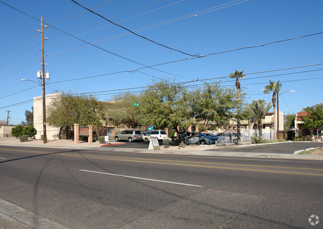 Building Photo - Desert Arbor I