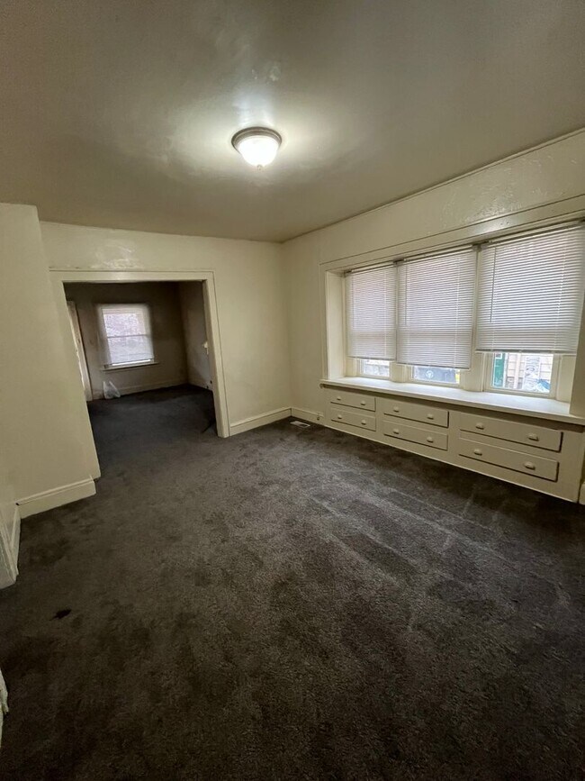 72 E Mapledale Ave Unit 1, Akron, OH 44301 Room for Rent in Akron, OH