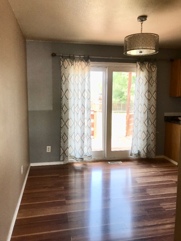 Building Photo - 909 Foothills Ct