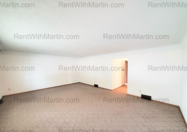 Building Photo - FOR RENT- lovely ranch home near amusement park with easy freeway access! Pets ok with conditions!