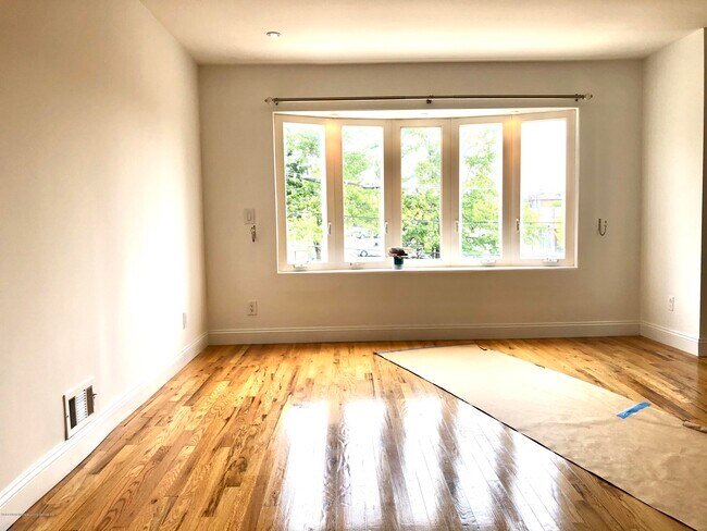 Foto del edificio - 48 Draper Pl