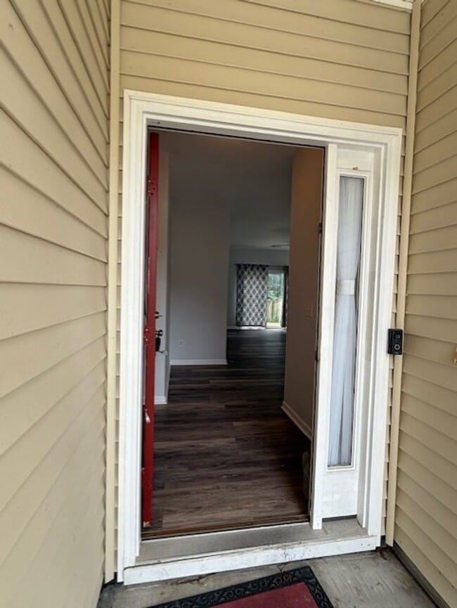 Building Photo - Updated 3-bedroom, 2-bathroom in The Arbors at Westgate