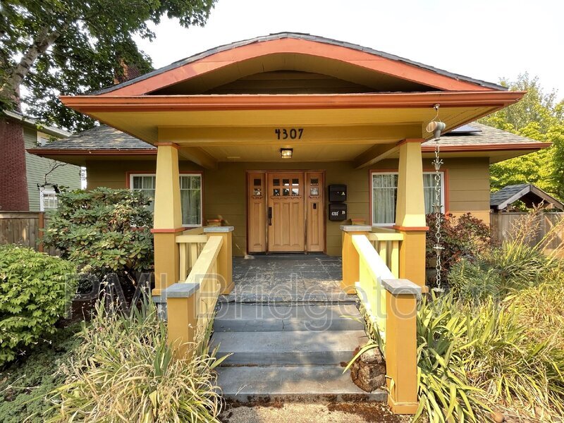 Primary Photo - 4307 SE Stark St