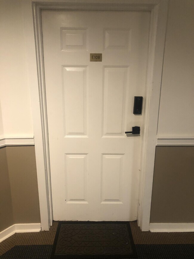 Foto del edificio - 1025 N Madison St