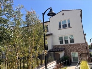 Building Photo - 9831 La Serna Dr