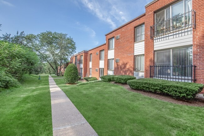 Building Photo - Forest Park Apartments