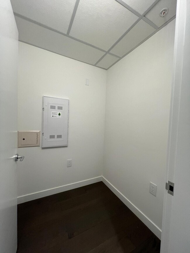 Building Photo - 5168 Cambie St