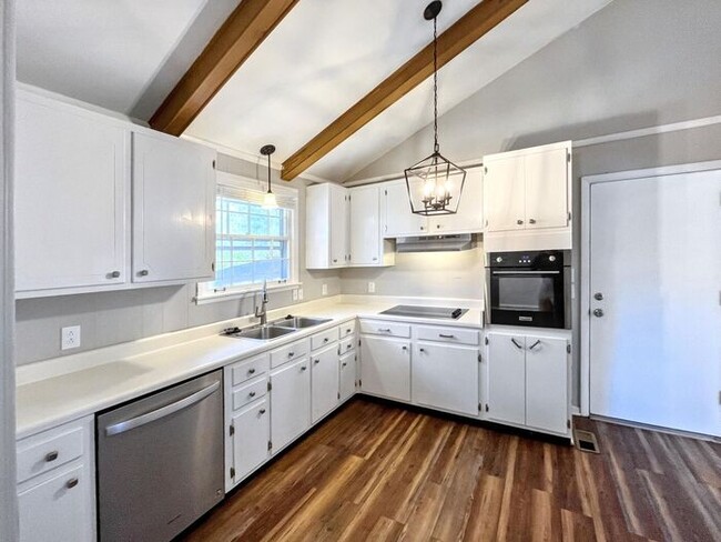 Foto del edificio - 3-Bedroom Home in a Convenient Location / ...