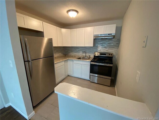 Foto del edificio - 78 Homeside Ave