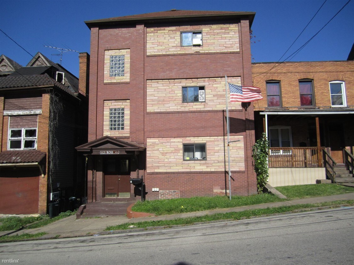 Primary Photo - 1121 Ross Ave