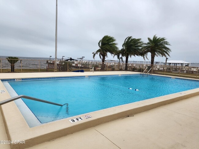 Building Photo - 2100 W Beach Dr
