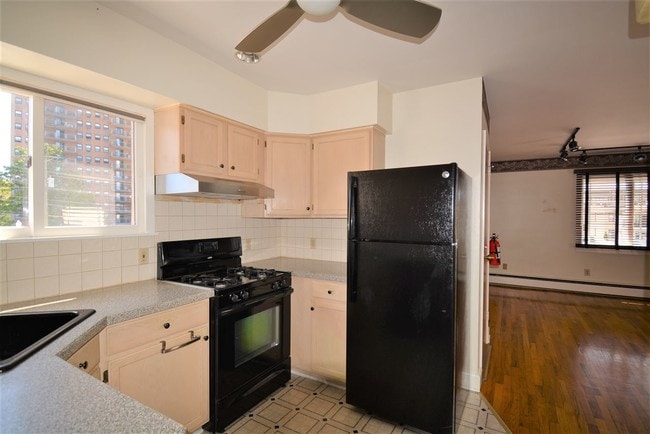 Building Photo - 110 58th St
