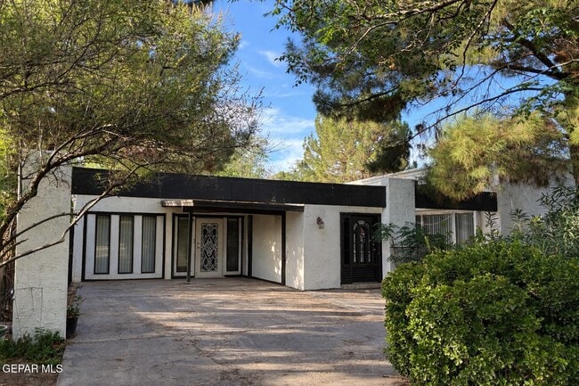 Foto del edificio - 320 Arboles Dr