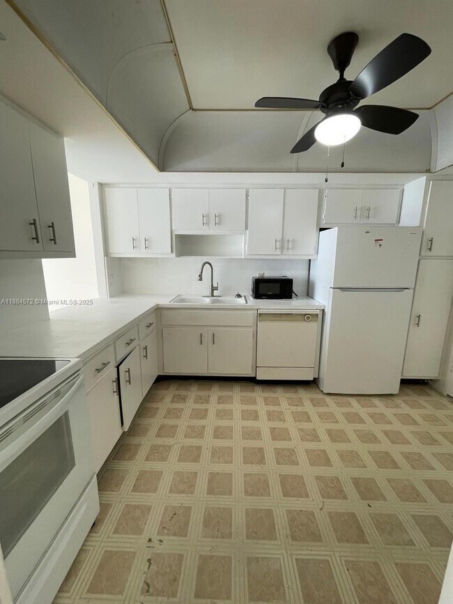 Foto del edificio - 1 bedroom in North Miami FL 330179