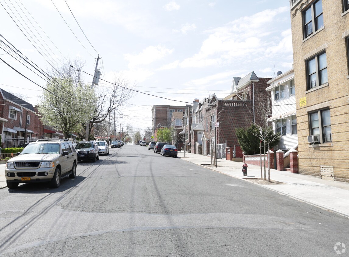 Foto del edificio - 3039 Radcliff Ave