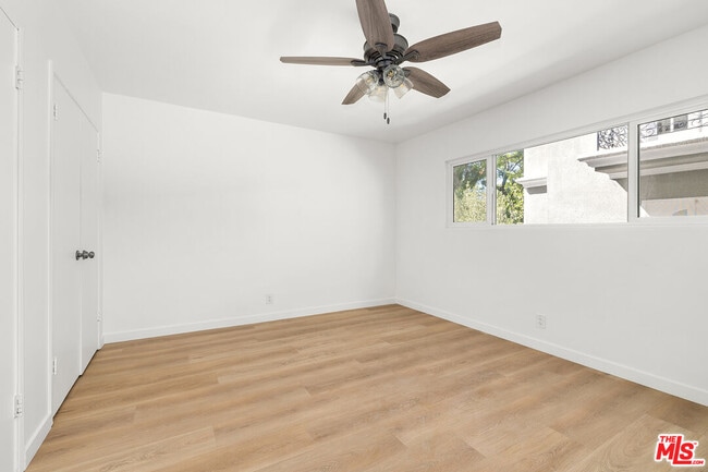 Building Photo - 340 N Palm Dr