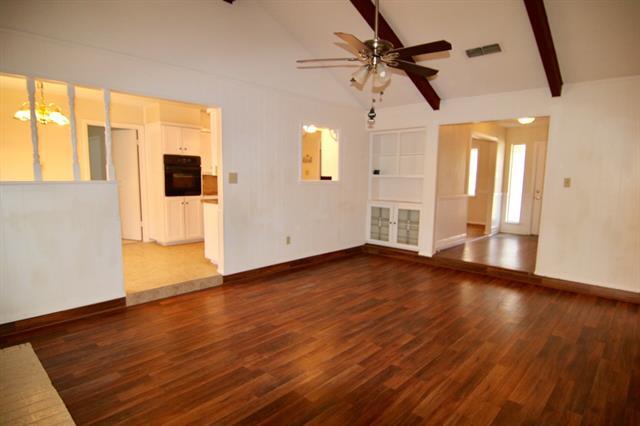 Foto del edificio - 745 Spring Valley Dr