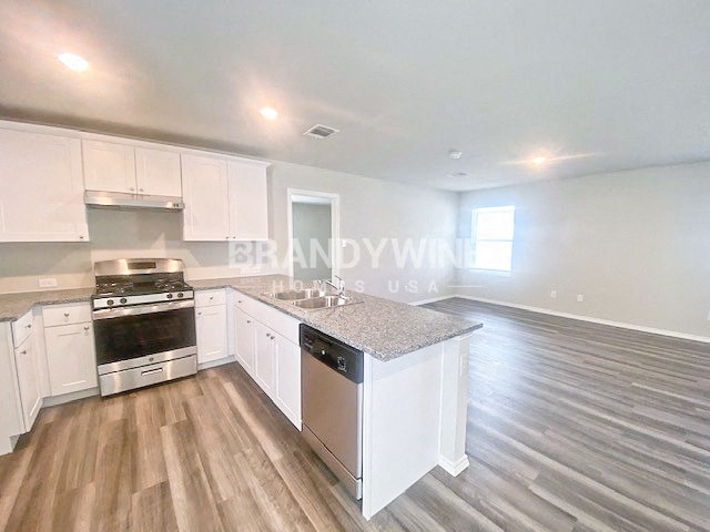 Building Photo - MARCH MOVE IN SPECIAL!!