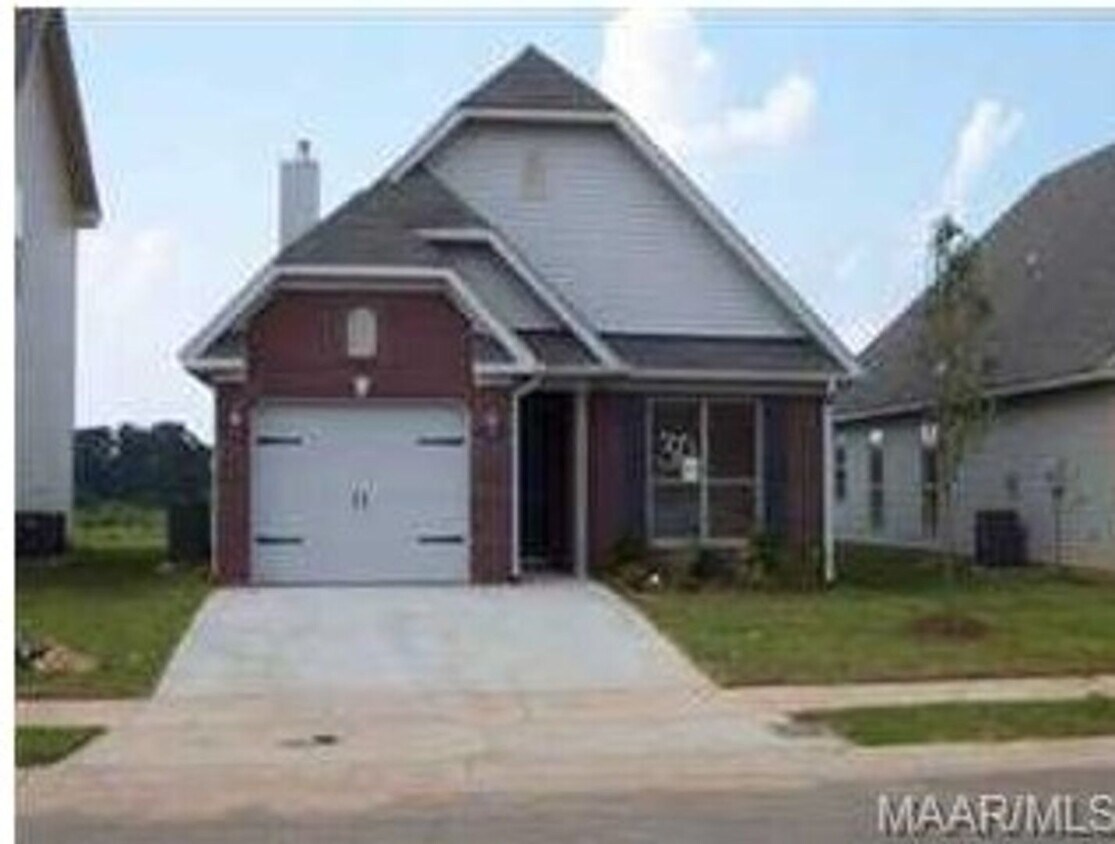 Primary Photo - 428 Park Lake Dr