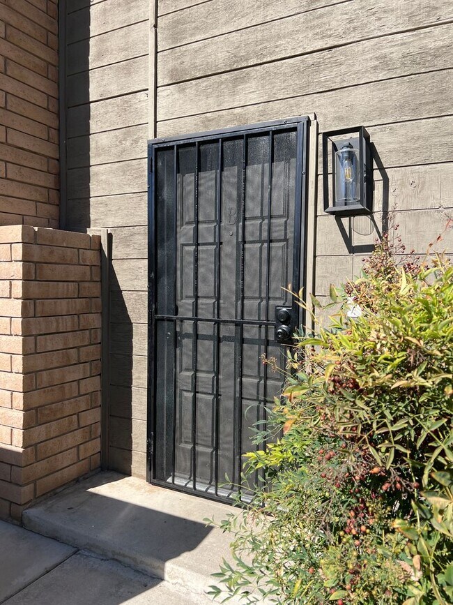 Foto del edificio - 6811 Klamath Way