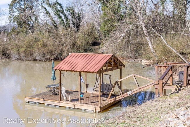 Foto del edificio - 2925 Louisville Boatdock Rd