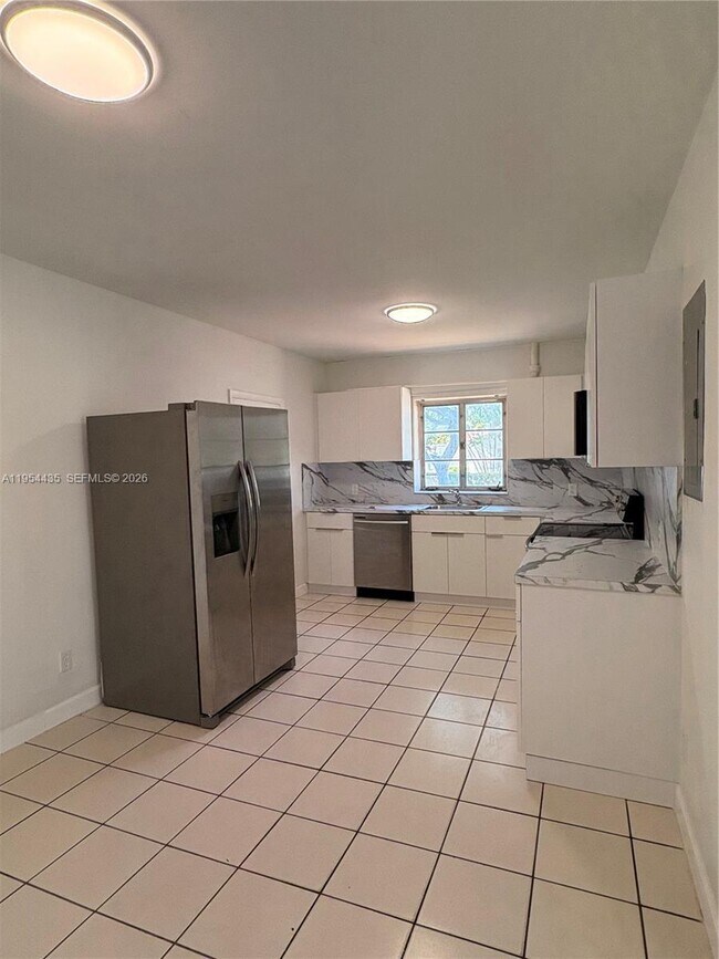 Foto del edificio - 2390 NW 30th St