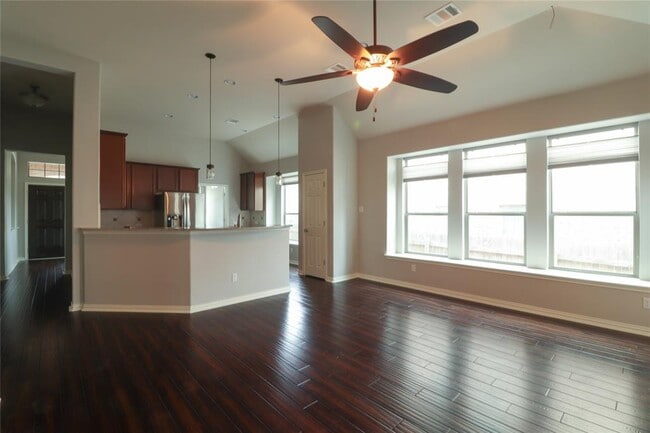 Building Photo - 528 Loma Cedro Bend
