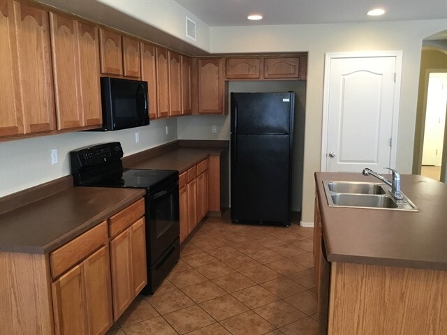 Building Photo - 6208 S 52nd Dr