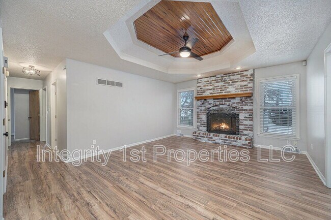 Building Photo - 6410 NW Hilldale Dr