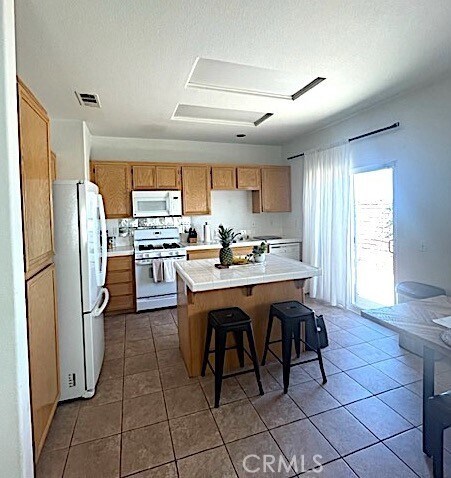Foto del edificio - 14082 Gale Dr