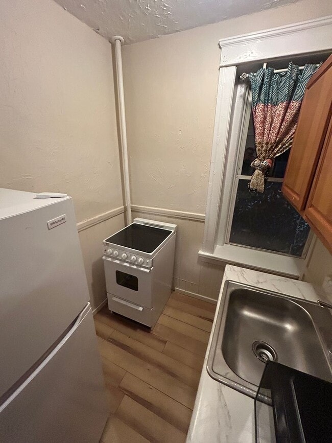 Building Photo - 1 Hitchcock Rd