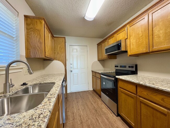 Building Photo - Duplex