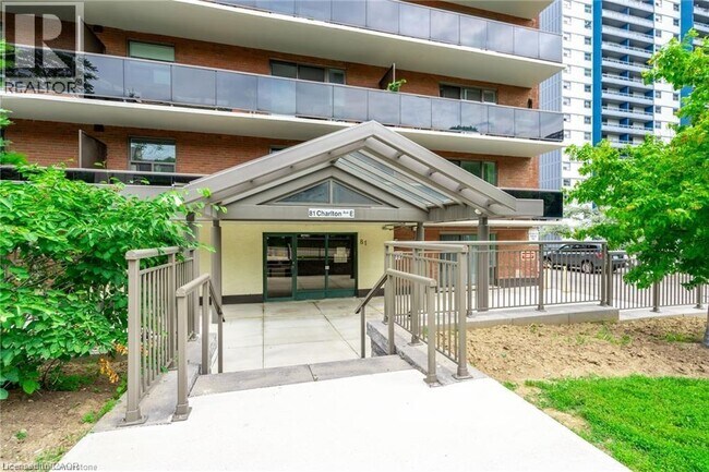 Photo du bâtiment - 81 Charlton Ave E